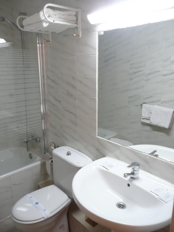 Pensión Cinco Villas Logroño Quarto foto