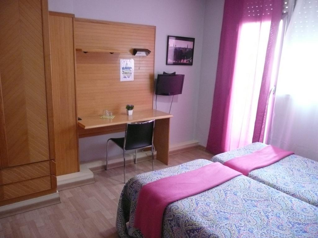 Pensión Cinco Villas Logroño Quarto foto